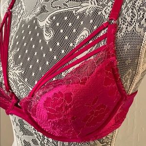 VICTORIA’S SECRET VERY SEXY LACE PLUNGE BRA